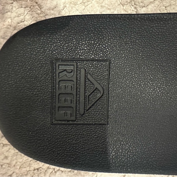 Reef Cushion Court Black Sandals! The cutest little flip flop 🩴 and so comfy! - Picture 5 of 5